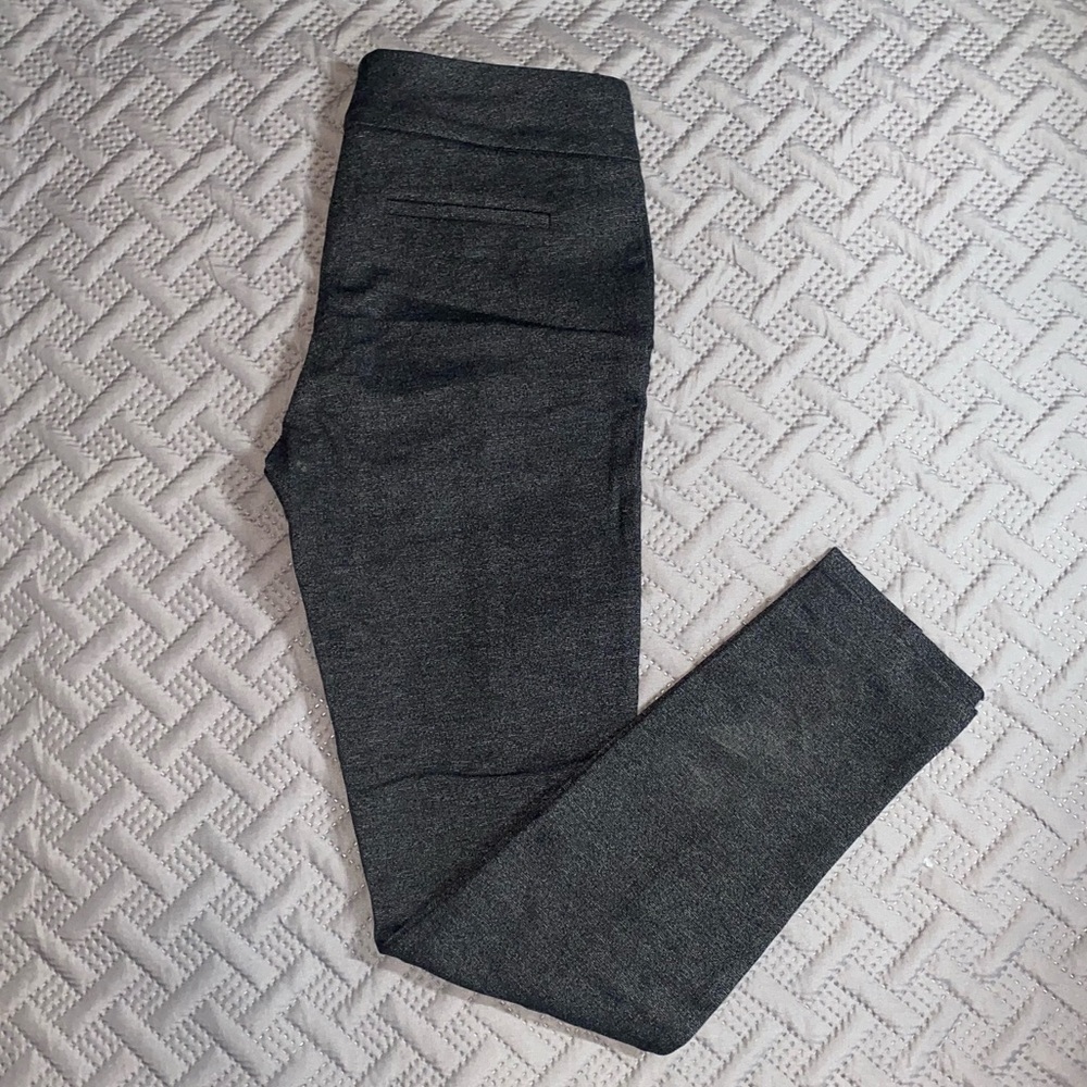 ⭐️ Hilary Radley women’s legging size small *37